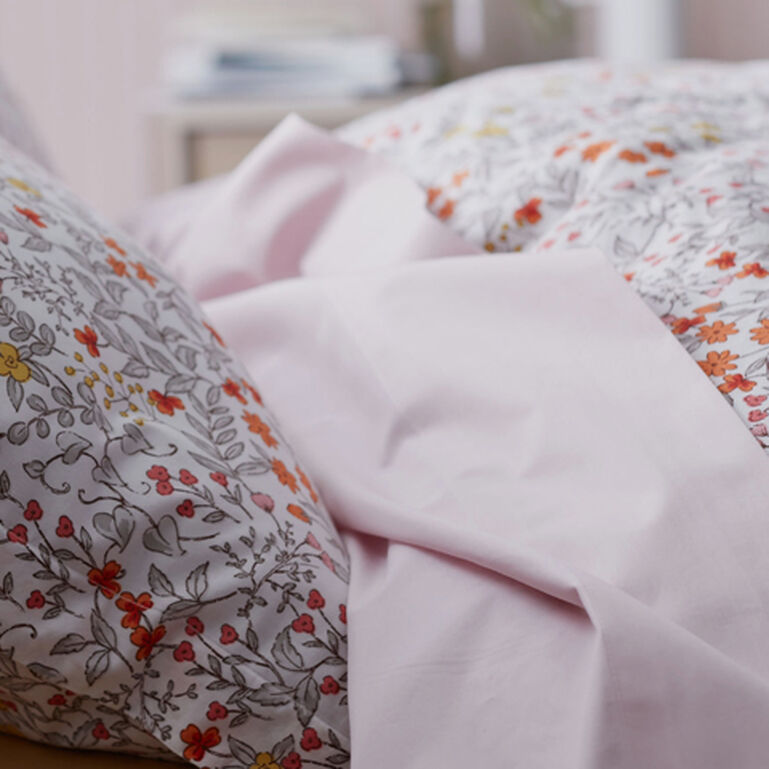 How to Coordinate Print and Solid Bedding