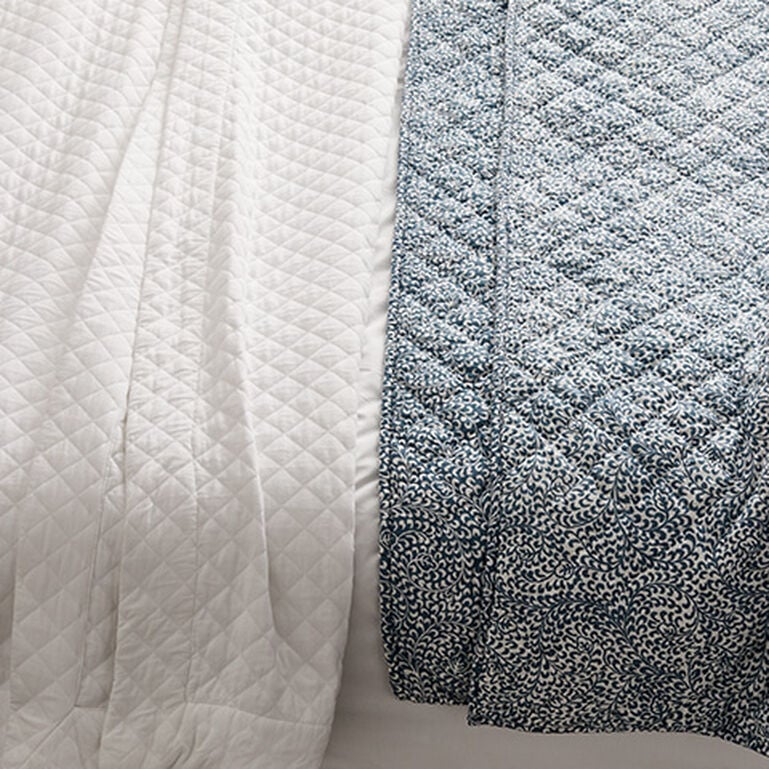 Coverlet vs. Quilt: What's the Difference?