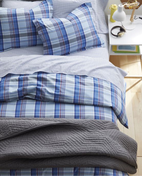 How to Choose College Dorm Bedding The Company Store