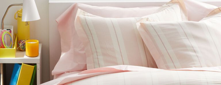 How to Choose College Dorm Bedding