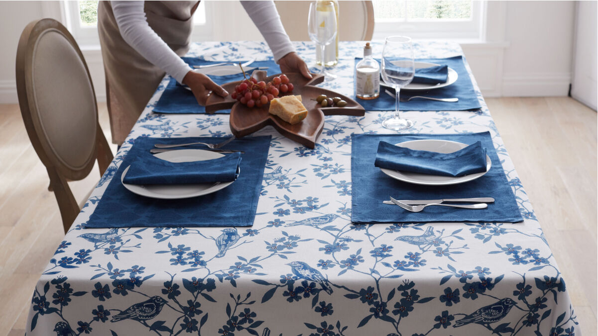Blue and White Theme Table