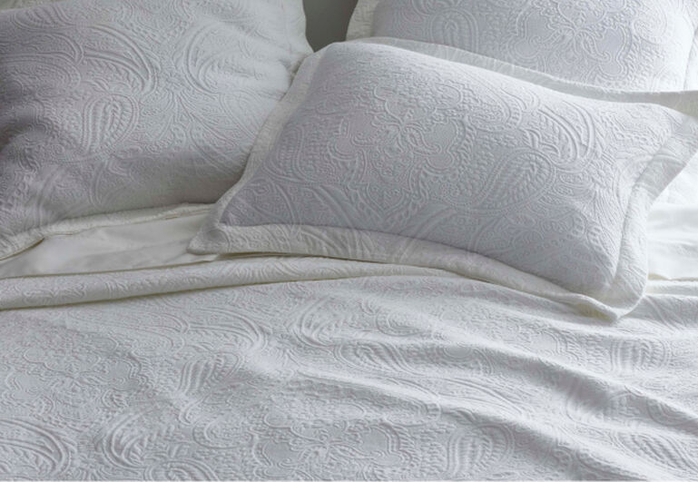 Matelassé Bedding Guide