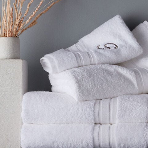 https://www.thecompanystore.com/dw/image/v2/BJVF_PRD/on/demandware.static/-/Sites-TCS-Library/default/dw75b3212d/images/blog/how-to-wash-towels/pgguide-washtowels-dt.jpg