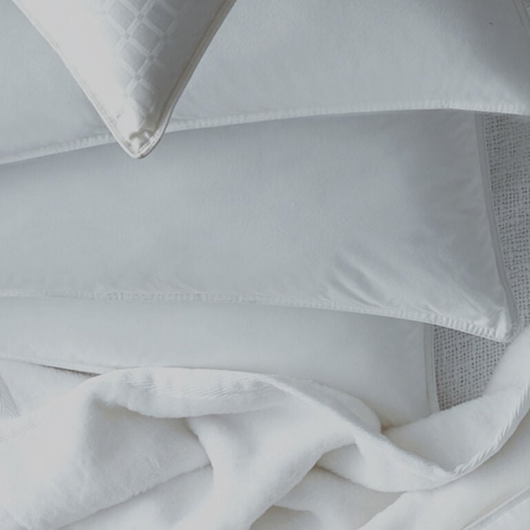 How to Clean Throw Pillows and Bed Pillows